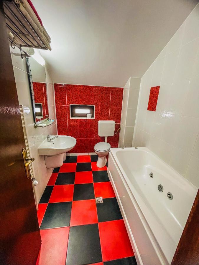 Vila Orange Hotell Năvodari Eksteriør bilde